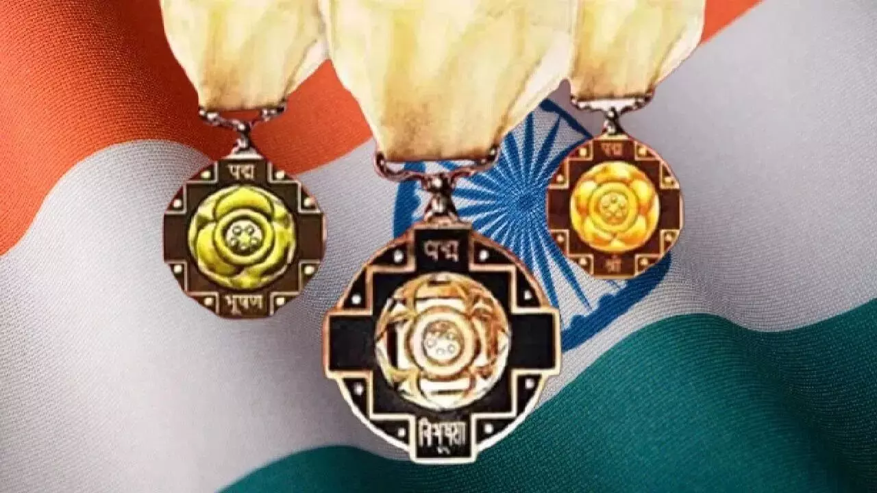 Padma Awards 2026: బ్యాంకింగ్ నుంచి టెక్స్టైల్ వరకు..వ్యాపార దిగ్గజాలకు పద్మ గౌరవం Padma Awards 2026: బ్యాంకింగ్ నుంచి టెక్స్టైల్ వరకు..వ్యాపార దిగ్గజాలకు పద్మ గౌరవం