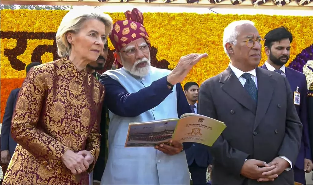 European Commission President Ursula von der Leyen: భారత్ విజయవంతమైతే ప్రపంచం మరింత స్థిరంగా, సమృద్ధిగా ఉంటుంది: ఉర్సులా వాన్ డెర్ లెయెన్ European Commission President Ursula von der Leyen: భారత్ విజయవంతమైతే ప్రపంచం మరింత స్థిరంగా, సమృద్ధిగా ఉంటుంది: ఉర్సులా వాన్ డెర్ లెయెన్