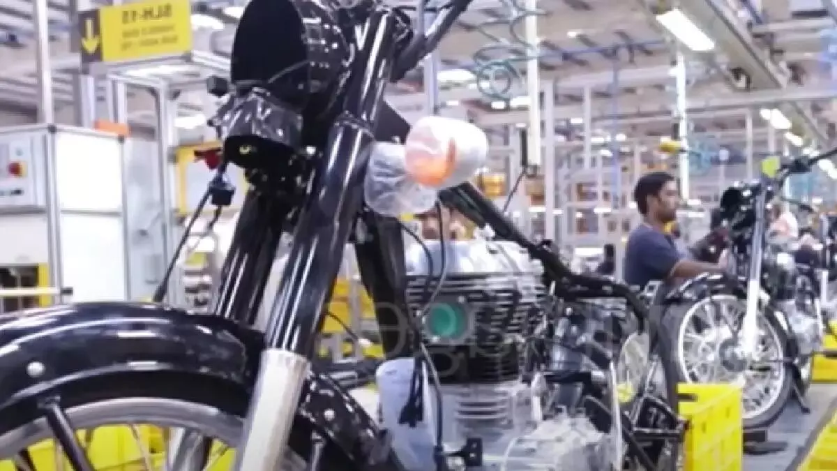 Motorcycle Exports : ఎగుమతుల్లో నయా రికార్డ్..43 లక్షల బైక్లతో ప్రపంచాన్ని చుట్టేస్తున్న భారత్ Motorcycle Exports : ఎగుమతుల్లో నయా రికార్డ్..43 లక్షల బైక్లతో ప్రపంచాన్ని చుట్టేస్తున్న భారత్