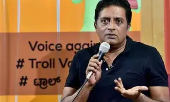 Prakash Raj’s Shocking Comments: అదొక ప్లాస్టిక్ విగ్రహాల మ్యూజియం..బాలీవుడ్ పై ప్రకాశ్ రాజ్ సంచలన వ్యాఖ్యలు Prakash Raj’s Shocking Comments: అదొక ప్లాస్టిక్ విగ్రహాల మ్యూజియం..బాలీవుడ్ పై ప్రకాశ్ రాజ్ సంచలన వ్యాఖ్యలు