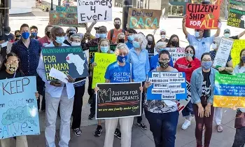 Discontent Over Trump’s Immigration Policies in the US: అమెరికాలో ట్రంప్ ఇమిగ్రేషన్ విధానాలపై అసంతృప్తి: ఆమోదం ఆల్ టైమ్ లోయెస్ట్ స్థాయికి చేరుకుంది Discontent Over Trump’s Immigration Policies in the US: అమెరికాలో ట్రంప్ ఇమిగ్రేషన్ విధానాలపై అసంతృప్తి: ఆమోదం ఆల్ టైమ్ లోయెస్ట్ స్థాయికి చేరుకుంది