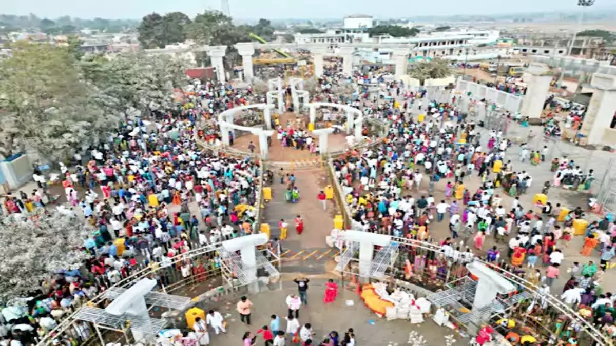 Medaram Jatara Begins: మేడారం జాతర షురూ..ఇవాళ గద్దెపైకి సారక్క Medaram Jatara Begins: మేడారం జాతర షురూ..ఇవాళ గద్దెపైకి సారక్క