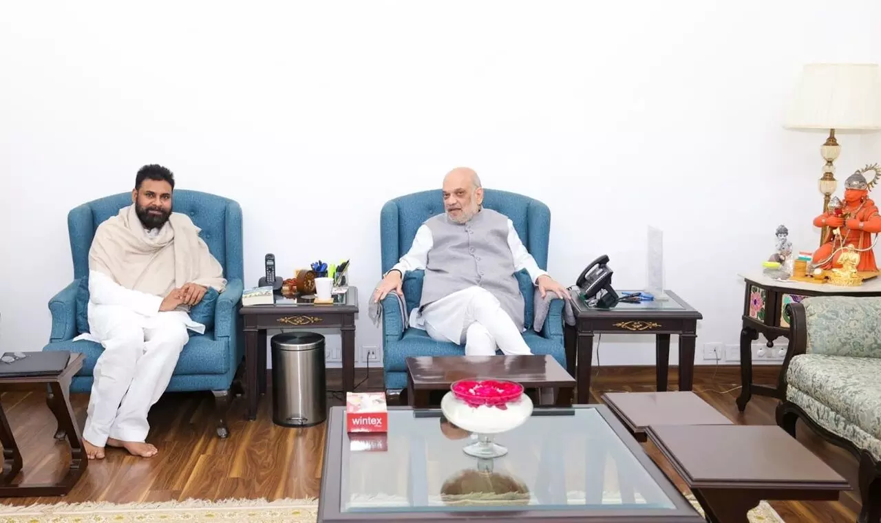 Andhra Pradesh Deputy Chief Minister Pawan Kalyan: ఆంధ్రప్రదేశ్ ఉప ముఖ్యమంత్రి పవన్ కల్యాణ్ ఢిల్లీ పర్యటనలో కేంద్ర మంత్రులతో కీలక భేటీలు Andhra Pradesh Deputy Chief Minister Pawan Kalyan: ఆంధ్రప్రదేశ్ ఉప ముఖ్యమంత్రి పవన్ కల్యాణ్ ఢిల్లీ పర్యటనలో కేంద్ర మంత్రులతో కీలక భేటీలు