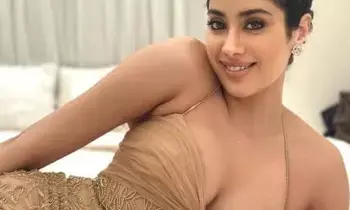 Janhvi Kapoor Gives a Shock to Karan Johar: కరణ్ జొహార్కు జాన్వీ కపూర్ షాక్: ధర్మా నుండి అవుట్.. శ్రీదేవి బాటలో దేవర బ్యూటీ.. Janhvi Kapoor Gives a Shock to Karan Johar: కరణ్ జొహార్కు జాన్వీ కపూర్ షాక్: ధర్మా నుండి అవుట్.. శ్రీదేవి బాటలో దేవర బ్యూటీ..