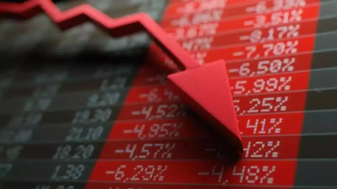 Stock Market : బడ్జెట్ ముందు ఇన్వెస్టర్లకు షాక్.. కుప్పకూలిన సెన్సెక్స్, నిఫ్టీ Stock Market : బడ్జెట్ ముందు ఇన్వెస్టర్లకు షాక్.. కుప్పకూలిన సెన్సెక్స్, నిఫ్టీ