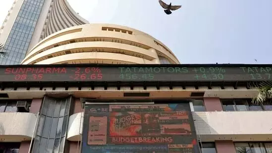 Budget Day Stock Market : ఫిబ్రవరి 1న బడ్జెట్.. గత ఐదేళ్లలో సెన్సెక్స్, నిఫ్టీల రిపోర్ట్ కార్డ్ ఇదే Budget Day Stock Market : ఫిబ్రవరి 1న బడ్జెట్.. గత ఐదేళ్లలో సెన్సెక్స్, నిఫ్టీల రిపోర్ట్ కార్డ్ ఇదే