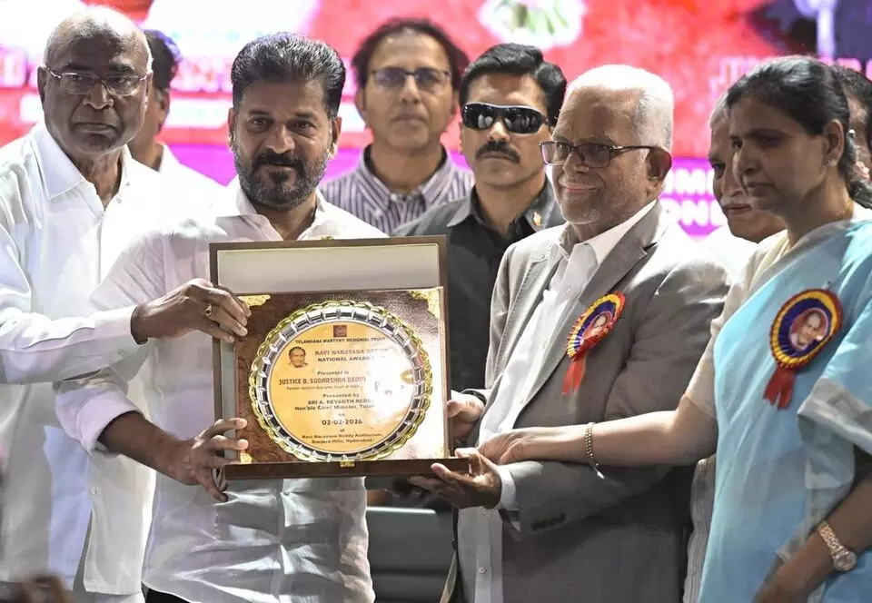 CM Revanth Reddy Questions: ముఖ్యమంత్రి రేవంత్ రెడ్డి: కేసీఆర్ కుటుంబం వేల కోట్ల ఆస్తులు ఎలా సంపాదించింది? నేరాలు చేసి ప్రశ్నలు రాకుండా ఉండాలనుకుంటున్నారా? CM Revanth Reddy Questions: ముఖ్యమంత్రి రేవంత్ రెడ్డి: కేసీఆర్ కుటుంబం వేల కోట్ల ఆస్తులు ఎలా సంపాదించింది? నేరాలు చేసి ప్రశ్నలు రాకుండా ఉండాలనుకుంటున్నారా?