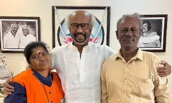 Superstar Rajinikanth: 45 తులాల బంగారం దొరికినా ఆశపడని మహిళకు గోల్డ్ చైన్ గిఫ్ట్ ఇచ్చిన సూపర్ స్టార్.. Superstar Rajinikanth: 45 తులాల బంగారం దొరికినా ఆశపడని మహిళకు గోల్డ్ చైన్ గిఫ్ట్ ఇచ్చిన సూపర్ స్టార్..