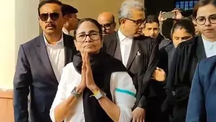 Mamata Banerjee’s Strong Arguments in Supreme Court: మమతా బెనర్జీ సుప్రీంకోర్టులో సర్పై తీవ్ర వాదనలు.. స్వయంగా పోరాడి న్యాయం కోరిన ముఖ్యమంత్రి Mamata Banerjee’s Strong Arguments in Supreme Court: మమతా బెనర్జీ సుప్రీంకోర్టులో సర్పై తీవ్ర వాదనలు.. స్వయంగా పోరాడి న్యాయం కోరిన ముఖ్యమంత్రి