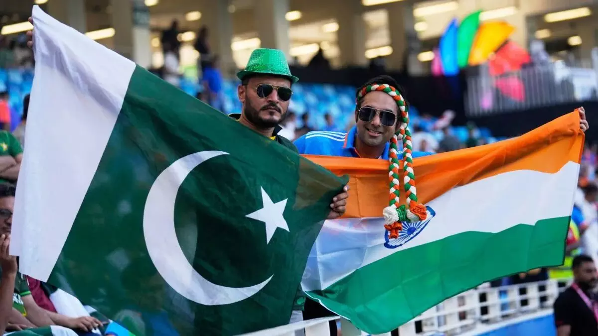 2026 T20 World Cup: భారత్-పాక్ మ్యాచ్ రద్దు.. మాజీ ఇంగ్లాండ్ ఆటగాడి సంచలన వ్యాఖ్యలు 2026 T20 World Cup: భారత్-పాక్ మ్యాచ్ రద్దు.. మాజీ ఇంగ్లాండ్ ఆటగాడి సంచలన వ్యాఖ్యలు