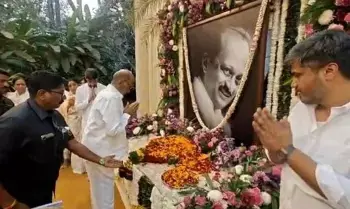 Sharad Pawar: శరద్ పవార్ సునేత్ర గృహ సందర్శన: అజిత్‌కు నివాళి.. ఫడణవీస్ వ్యాఖ్యలపై తీవ్ర విమర్శ