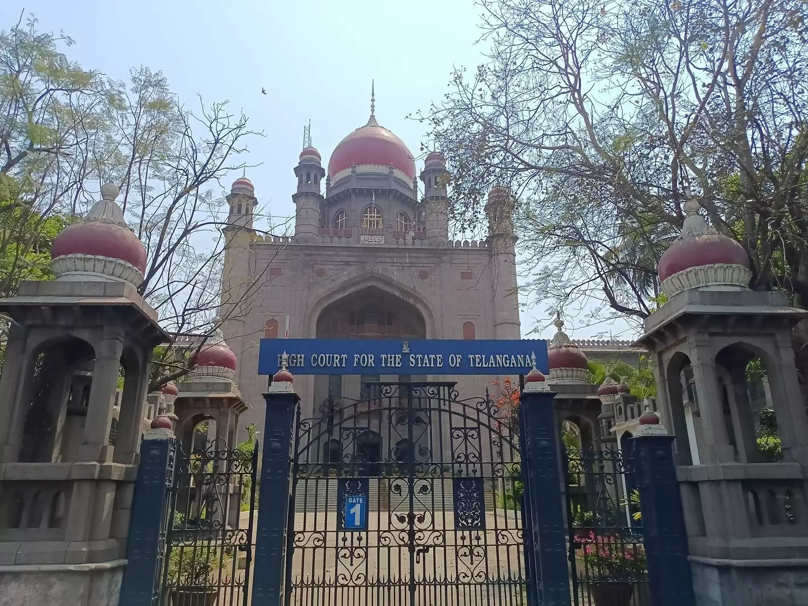 Telangana High Court: తెలంగాణ హైకోర్టు: ఆరోపణలు, అనుమానాల ఆధారంగా పరీక్షలు రద్దు చేయడం సరికాదు Telangana High Court: తెలంగాణ హైకోర్టు: ఆరోపణలు, అనుమానాల ఆధారంగా పరీక్షలు రద్దు చేయడం సరికాదు