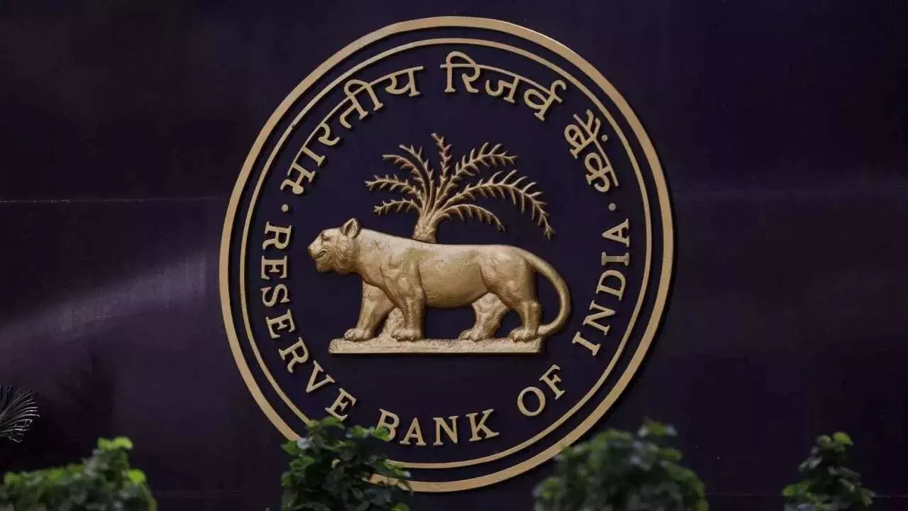 RBI Monetary Policy : ఆర్బీఐ సంచలన నిర్ణయం..రెపో రేటులో మార్పు లేదు, లోన్ తీసుకున్న వారికి పెద్ద షాక్ RBI Monetary Policy : ఆర్బీఐ సంచలన నిర్ణయం..రెపో రేటులో మార్పు లేదు, లోన్ తీసుకున్న వారికి పెద్ద షాక్