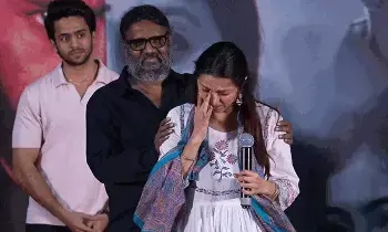 Euphoria Event: యూఫోరియా ఈవెంట్..కన్నీళ్లు పెట్టుకున్న భూమిక Euphoria Event: యూఫోరియా ఈవెంట్..కన్నీళ్లు పెట్టుకున్న భూమిక