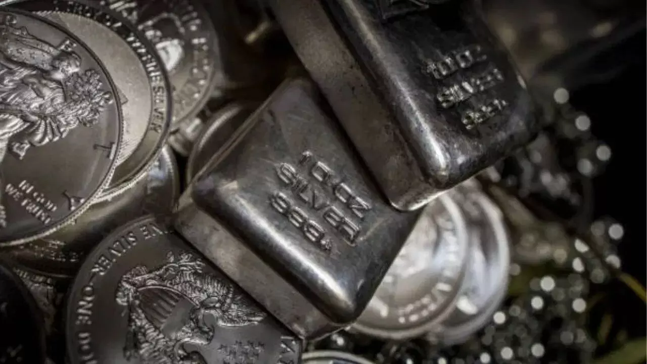 Silver Price : కిలో వెండి @3 లక్షలు..కొనేముందు ఈ జాగ్రత్తలు తీసుకోకపోతే నిలువునా మునిగిపోతారు Silver Price : కిలో వెండి @3 లక్షలు..కొనేముందు ఈ జాగ్రత్తలు తీసుకోకపోతే నిలువునా మునిగిపోతారు