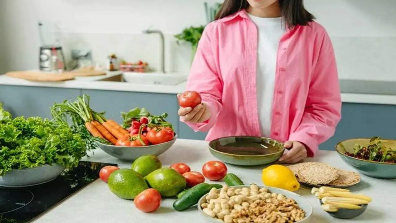 Foods Women Above 40: 40 ఏళ్లు దాటిన మహిళలు ఈ ఫుడ్ తీసుకోండి Foods Women Above 40: 40 ఏళ్లు దాటిన మహిళలు ఈ ఫుడ్ తీసుకోండి