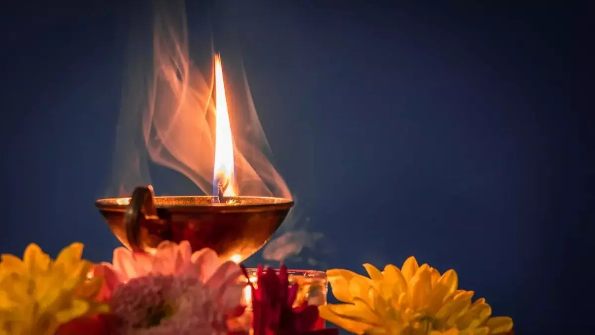 Burnt Wicks After Deeparadhana: దీపారాధన తర్వాత కాలిన వత్తులు ఏం చేయాలంటే.? Burnt Wicks After Deeparadhana: దీపారాధన తర్వాత కాలిన వత్తులు ఏం చేయాలంటే.?