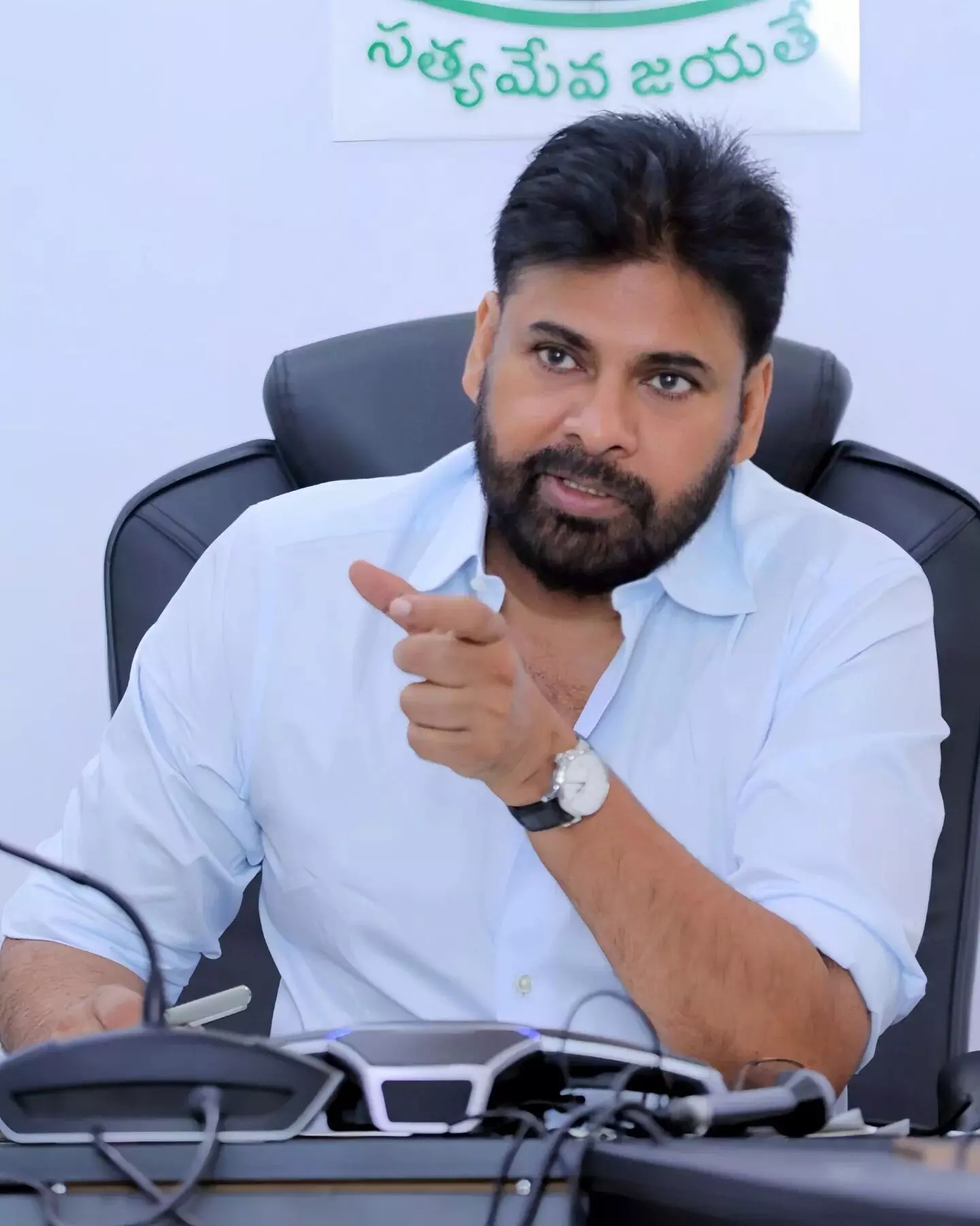 Deputy CM Pawan Kalyan Warns: అధికారులు ఉదాసీనత చూపకూడదు: డిప్యూటీ సీఎం పవన్ కళ్యాణ్ Deputy CM Pawan Kalyan Warns: అధికారులు ఉదాసీనత చూపకూడదు: డిప్యూటీ సీఎం పవన్ కళ్యాణ్