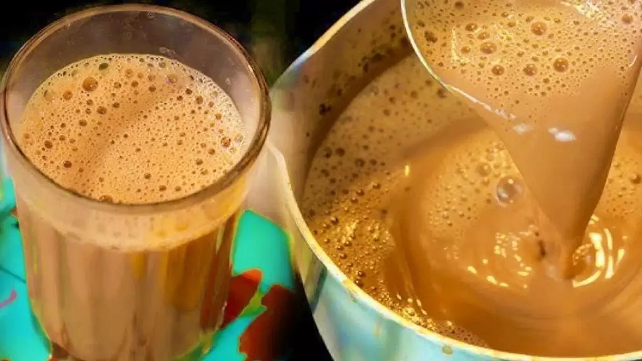 Reheating Tea Again and Again: టీ ని మళ్లీమళ్లీ వేడి చేస్తే తాగుతున్నారా.?ఈ విషయం తెలుసుకోండి Reheating Tea Again and Again: టీ ని మళ్లీమళ్లీ వేడి చేస్తే తాగుతున్నారా.?ఈ విషయం తెలుసుకోండి