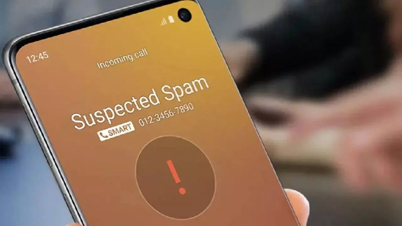 Truecaller Report 2025 : స్కామర్ల అడ్డాగా భారత్.. నిమిషానికో మోసం..ఏడాదిలో 4,168 కోట్ల స్పామ్ కాల్స్ Truecaller Report 2025 : స్కామర్ల అడ్డాగా భారత్.. నిమిషానికో మోసం..ఏడాదిలో 4,168 కోట్ల స్పామ్ కాల్స్