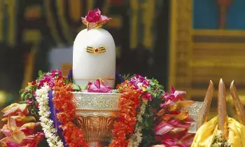 Lord Shiva Worshipped in the Form of a Lingam: శివుడు లింగాకారంలో ఎందుకు ఉంటాడు.? Lord Shiva Worshipped in the Form of a Lingam: శివుడు లింగాకారంలో ఎందుకు ఉంటాడు.?