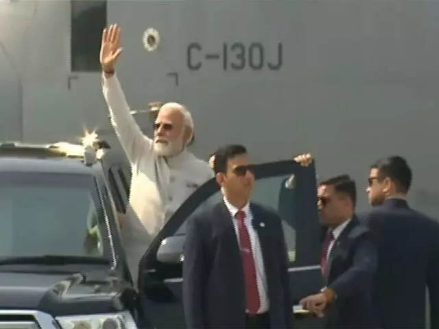 PM Modi: చైనా సరిహద్దుకు సమీపంలో తొలి ఎమర్జెన్సీ ల్యాండింగ్ సౌకర్యం.. హైవేపై చారిత్రక ల్యాండింగ్తో ప్రధాని మోదీ PM Modi: చైనా సరిహద్దుకు సమీపంలో తొలి ఎమర్జెన్సీ ల్యాండింగ్ సౌకర్యం.. హైవేపై చారిత్రక ల్యాండింగ్తో ప్రధాని మోదీ