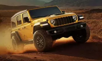 Jeep : 35 ఇంచుల టైర్లు, 11.1 ఇంచుల గ్రౌండ్ క్లియరెన్స్తో జీప్ రాంగ్లర్ విల్లీస్ విధ్వంసం Jeep : 35 ఇంచుల టైర్లు, 11.1 ఇంచుల గ్రౌండ్ క్లియరెన్స్తో జీప్ రాంగ్లర్ విల్లీస్ విధ్వంసం