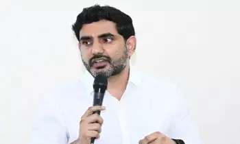 AP Minister Nara Lokesh: విపక్ష విమర్శలపై రక్షణాత్మక వైఖరి వద్దు.. ఎదురు దాడి చేయాలి: లోకేష్ AP Minister Nara Lokesh: విపక్ష విమర్శలపై రక్షణాత్మక వైఖరి వద్దు.. ఎదురు దాడి చేయాలి: లోకేష్
