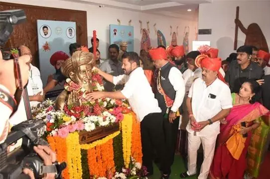 Telangana Chief Minister A. Revanth Reddy: మేం సేవకులమే.. గిరిజనులు, ఎస్సీ-ఎస్టీలకు అధికారం కల్పిస్తున్నాం: సీఎం రేవంత్ రెడ్డి Telangana Chief Minister A. Revanth Reddy: మేం సేవకులమే.. గిరిజనులు, ఎస్సీ-ఎస్టీలకు అధికారం కల్పిస్తున్నాం: సీఎం రేవంత్ రెడ్డి