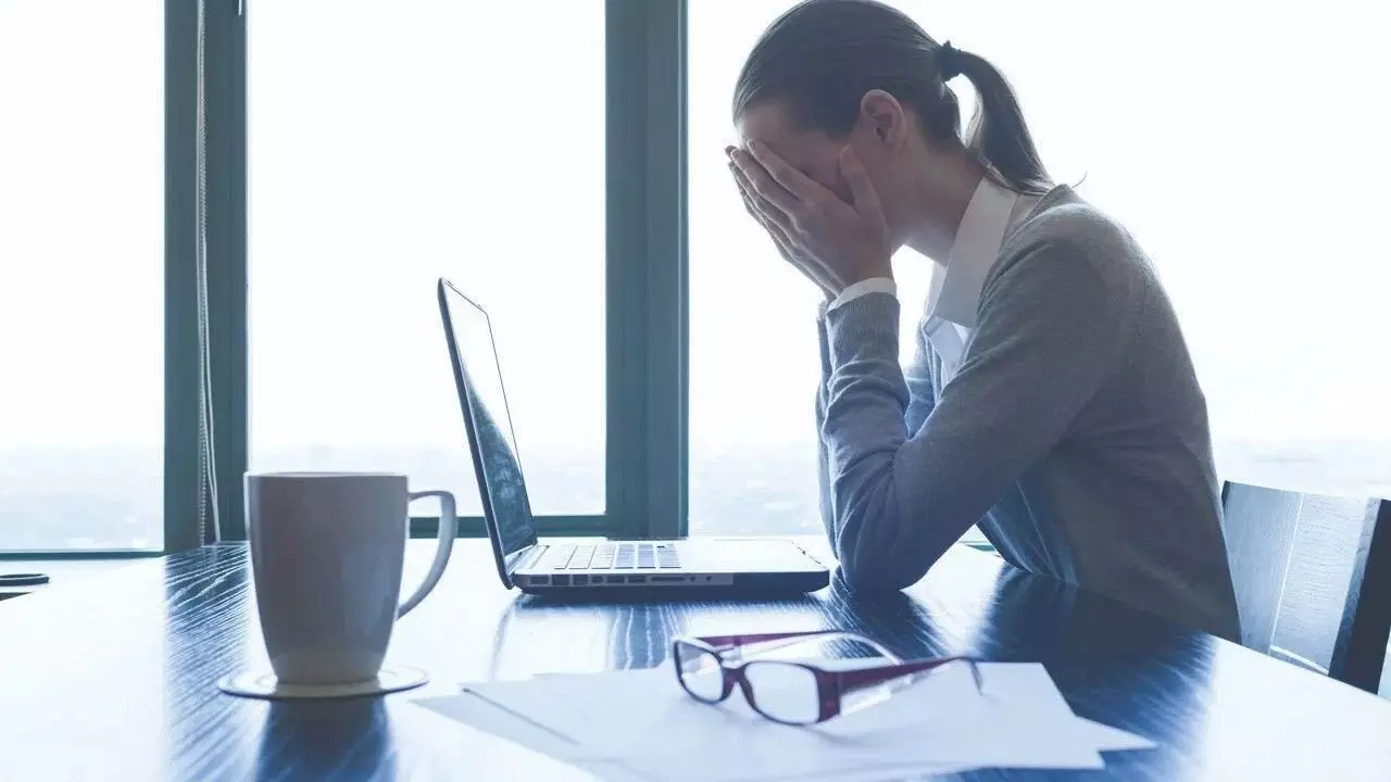 Beware of Microstress: మైక్రోస్ట్రెస్ తో జాగ్రత్త.. చిన్న చిన్న చికాకులే మీ గుండెకు చేటు.. ఈ లక్షణాలు మీలో ఉన్నాయా? Beware of Microstress: మైక్రోస్ట్రెస్ తో జాగ్రత్త.. చిన్న చిన్న చికాకులే మీ గుండెకు చేటు.. ఈ లక్షణాలు మీలో ఉన్నాయా?