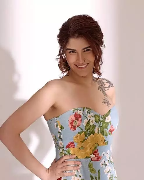 Khushbu’s Daughter : సిల్వర్ స్క్రీన్ ఎంట్రీ ఇవ్వనున్న ఖుష్బూ వారసురాలు.. ఫస్ట్ మూవీ ఎవరితోనంటే..? Khushbu’s Daughter : సిల్వర్ స్క్రీన్ ఎంట్రీ ఇవ్వనున్న ఖుష్బూ వారసురాలు.. ఫస్ట్ మూవీ ఎవరితోనంటే..?