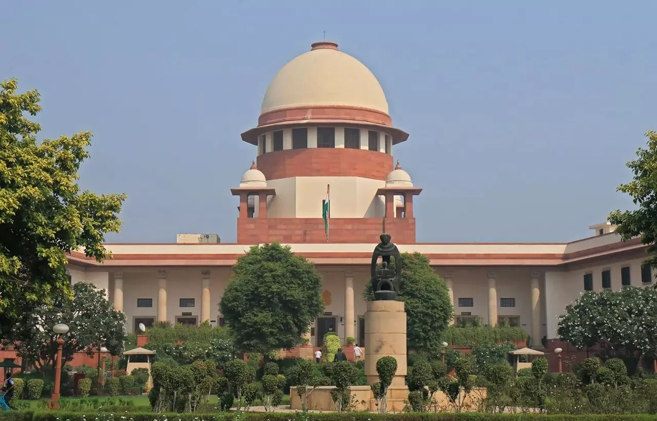 Supreme Court : సుప్రీంకోర్టు ఆందోళన: పిటిషన్ల రచనలో ఏఐ వాడకం ప్రమాదకరం Supreme Court : సుప్రీంకోర్టు ఆందోళన: పిటిషన్ల రచనలో ఏఐ వాడకం ప్రమాదకరం