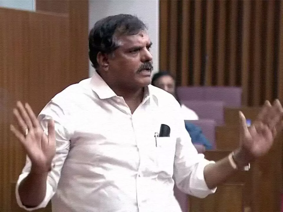 Botsa Satyanarayana Demands: తిరుమల లడ్డు తయారీలో నెయ్యి కల్తీ, ధరల దోపిడీపై శాసనమండలిలో చర్చ జరగాలి: బొత్స సత్యనారాయణ డిమాండ్ Botsa Satyanarayana Demands: తిరుమల లడ్డు తయారీలో నెయ్యి కల్తీ, ధరల దోపిడీపై శాసనమండలిలో చర్చ జరగాలి: బొత్స సత్యనారాయణ డిమాండ్