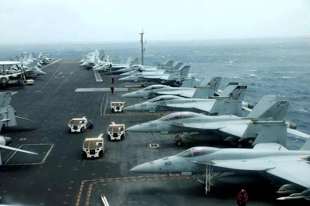Rising Tensions Between the United States and Iran: అమెరికా-ఇరాన్ మధ్య ఉద్రిక్తతలు: ఇరాన్పై భారీ సైనిక చర్యకు యుఎస్ సన్నాహాలు? Rising Tensions Between the United States and Iran: అమెరికా-ఇరాన్ మధ్య ఉద్రిక్తతలు: ఇరాన్పై భారీ సైనిక చర్యకు యుఎస్ సన్నాహాలు?