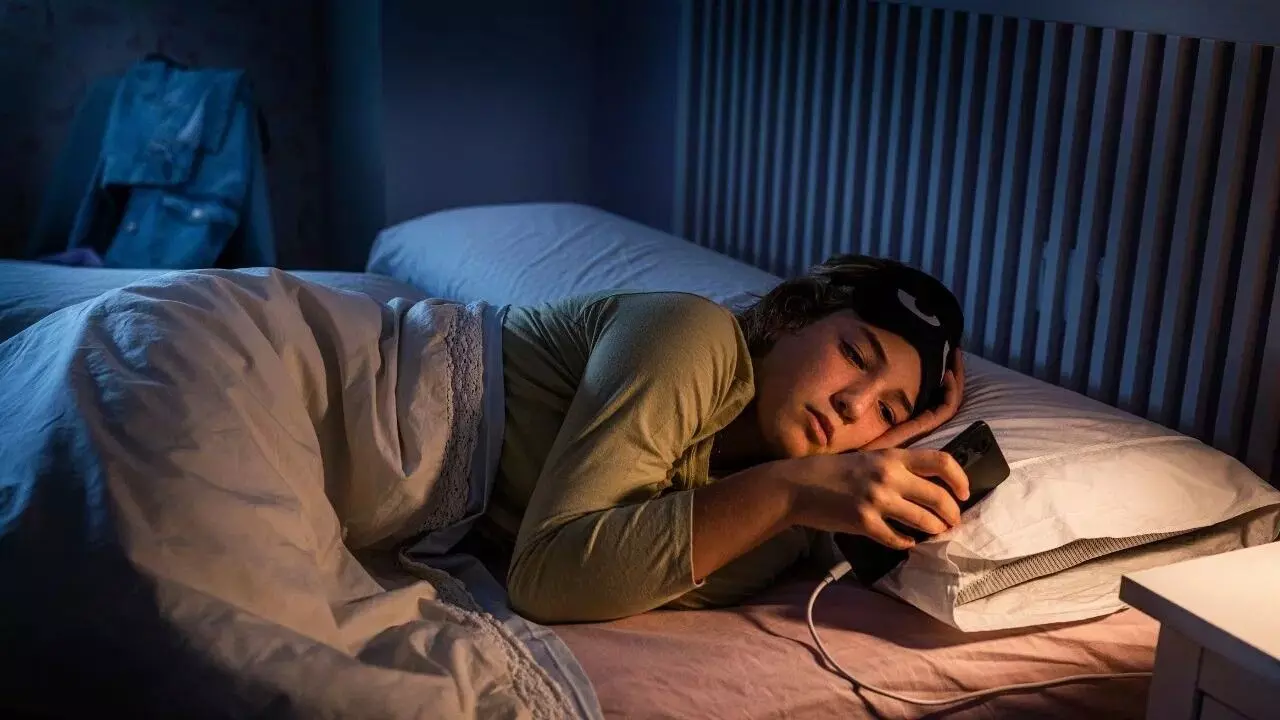Staying Awake Past 11 PM: రాత్రి 11 దాటినా మేల్కొంటున్నారా.. అయితే మీరు ఎంత వ్యాయామం చేసినా వృథానే.. Staying Awake Past 11 PM: రాత్రి 11 దాటినా మేల్కొంటున్నారా.. అయితే మీరు ఎంత వ్యాయామం చేసినా వృథానే..