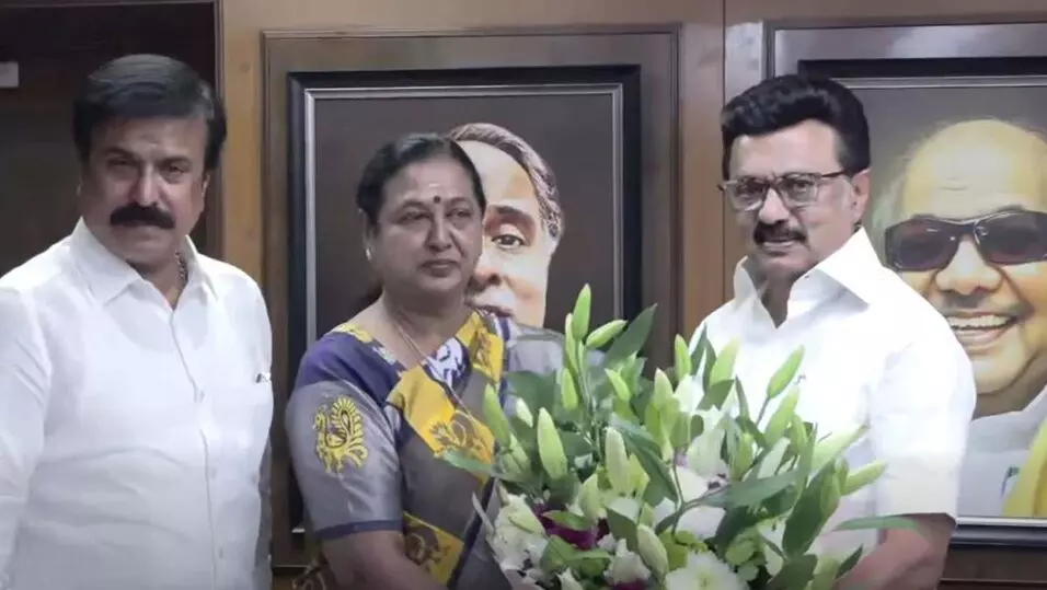 DMDK Joins DMK Alliance: డీఎండీకే డీఎంకే కూటమిలో చేరిక.. తమిళనాడు ఎన్నికల్లో కీలక మలుపు! DMDK Joins DMK Alliance: డీఎండీకే డీఎంకే కూటమిలో చేరిక.. తమిళనాడు ఎన్నికల్లో కీలక మలుపు!