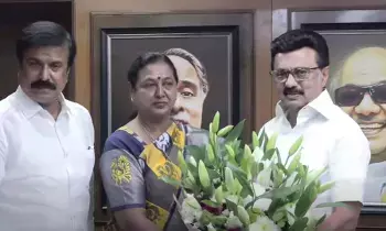 DMDK Joins DMK Alliance: డీఎండీకే డీఎంకే కూటమిలో చేరిక.. తమిళనాడు ఎన్నికల్లో కీలక మలుపు! DMDK Joins DMK Alliance: డీఎండీకే డీఎంకే కూటమిలో చేరిక.. తమిళనాడు ఎన్నికల్లో కీలక మలుపు!