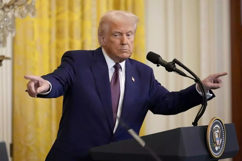 US President Donald Trump: అమెరికా అధ్యక్షుడు ట్రంప్కు సుప్రీంకోర్టులో భారీ ఎదురుదెబ్బ.. సుంకాలు రద్దు US President Donald Trump: అమెరికా అధ్యక్షుడు ట్రంప్కు సుప్రీంకోర్టులో భారీ ఎదురుదెబ్బ.. సుంకాలు రద్దు