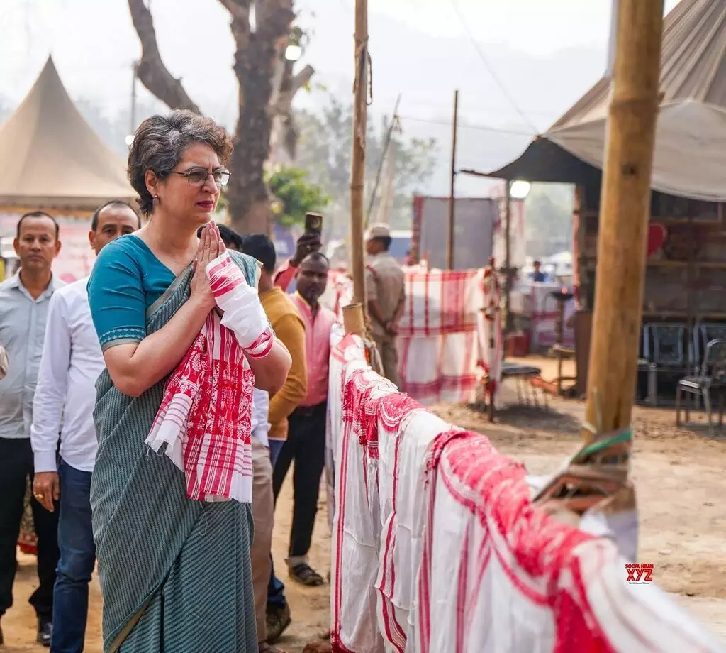 Priyanka Gandhi Criticises: అస్సాంలో రాజకీయ వివాదం: గౌరవ్ గొగొయ్ కుటుంబాన్ని లాగడం సరికాదు - ప్రియాంకా గాంధీ విమర్శ Priyanka Gandhi Criticises: అస్సాంలో రాజకీయ వివాదం: గౌరవ్ గొగొయ్ కుటుంబాన్ని లాగడం సరికాదు - ప్రియాంకా గాంధీ విమర్శ