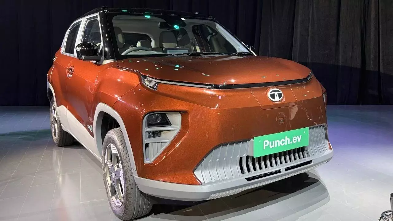 Tata Punch EV : టాటా పంచ్ ఈవీ 2026 ఫేస్లిఫ్ట్ వచ్చేసింది.. ఆ 5 భారీ మార్పులు తెలిస్తే ఇప్పుడే బుక్ చేస్తారు Tata Punch EV : టాటా పంచ్ ఈవీ 2026 ఫేస్లిఫ్ట్ వచ్చేసింది.. ఆ 5 భారీ మార్పులు తెలిస్తే ఇప్పుడే బుక్ చేస్తారు