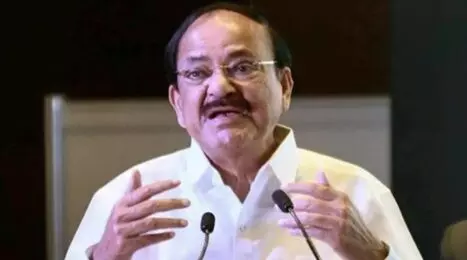 Venkaiah Naidu: పరిజ్ఞానమే ప్రధానం.. డిగ్రీలు మాత్రమే కాదు: వెంకయ్యనాయుడు Venkaiah Naidu: పరిజ్ఞానమే ప్రధానం.. డిగ్రీలు మాత్రమే కాదు: వెంకయ్యనాయుడు