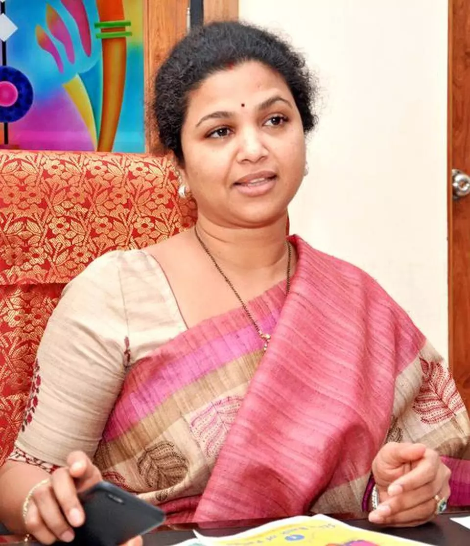 Butta Renuka: బుట్టా రేణుక దంపతుల ఆస్తులు వేలంపాటకు సిద్ధం! Butta Renuka: బుట్టా రేణుక దంపతుల ఆస్తులు వేలంపాటకు సిద్ధం!
