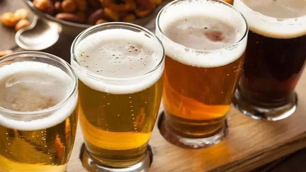 Beer Industry : యూపీలో బీర్ ఫ్యాక్టరీల జాతర.. రూ. 5,500 కోట్ల పెట్టుబడులు.. వేలాదిగా కొత్త ఉద్యోగాలు Beer Industry : యూపీలో బీర్ ఫ్యాక్టరీల జాతర.. రూ. 5,500 కోట్ల పెట్టుబడులు.. వేలాదిగా కొత్త ఉద్యోగాలు
