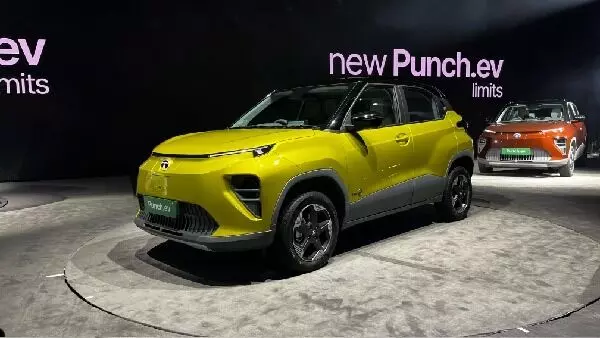 Tata Punch EV : టాటా పంచ్ ఈవీ 2026 ఫేస్లిఫ్ట్ వచ్చేసింది.. ఏ వేరియంట్లో ఏ ఫీచర్లు ఉన్నాయో తెలుసా? Tata Punch EV : టాటా పంచ్ ఈవీ 2026 ఫేస్లిఫ్ట్ వచ్చేసింది.. ఏ వేరియంట్లో ఏ ఫీచర్లు ఉన్నాయో తెలుసా?