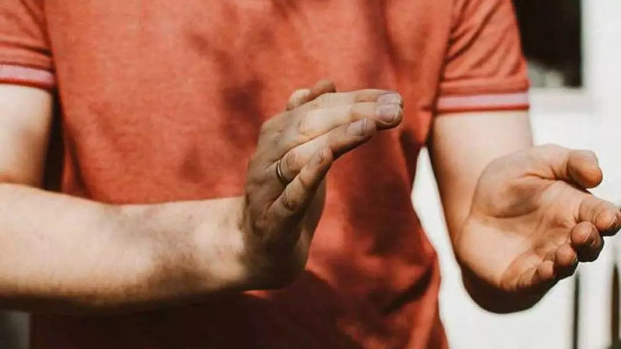 Clapping Your Hands: చప్పట్లు కొడుతున్నారా? అయితే ఈ విషయాలు తెలుసుకోండి.. అది కేవలం ధ్వని మాత్రమే కాదు ఒక శక్తి.. Clapping Your Hands: చప్పట్లు కొడుతున్నారా? అయితే ఈ విషయాలు తెలుసుకోండి.. అది కేవలం ధ్వని మాత్రమే కాదు ఒక శక్తి..