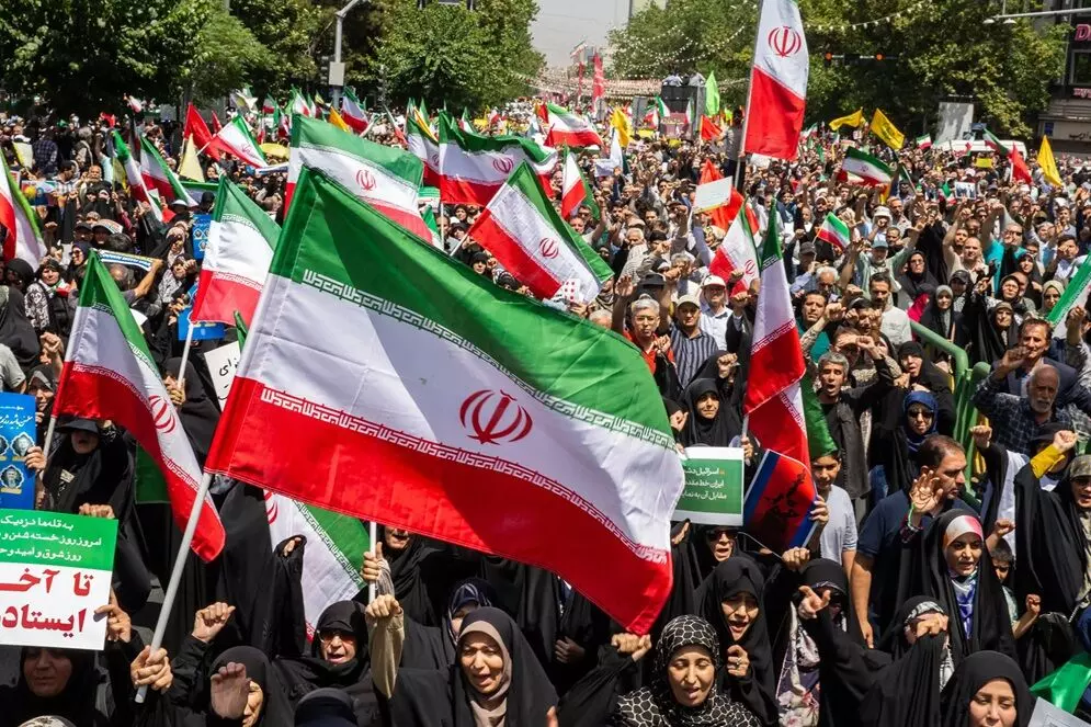 Rising Tensions in Iran: ఇరాన్లో పెరుగుతున్న ఉద్రిక్తతలు: భారతీయులు తక్షణమే దేశం వదిలి వెళ్లండి - కేంద్రం అడ్వైజరీ Rising Tensions in Iran: ఇరాన్లో పెరుగుతున్న ఉద్రిక్తతలు: భారతీయులు తక్షణమే దేశం వదిలి వెళ్లండి - కేంద్రం అడ్వైజరీ