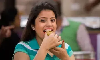 Pregnant Women Eating Pani Puri: గర్భిణీలు పానీపూరీ తింటున్నారా? ఈ విషయాలు తెలిస్తే అస్సలు ముట్టుకోరు! Pregnant Women Eating Pani Puri: గర్భిణీలు పానీపూరీ తింటున్నారా? ఈ విషయాలు తెలిస్తే అస్సలు ముట్టుకోరు!