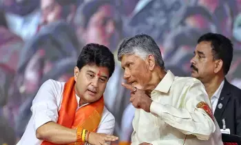 CM Chandrababu: సీఎం చంద్రబాబు: తపాలా వ్యవస్థ సేవలు ఎప్పటికీ మరువలేము CM Chandrababu: సీఎం చంద్రబాబు: తపాలా వ్యవస్థ సేవలు ఎప్పటికీ మరువలేము