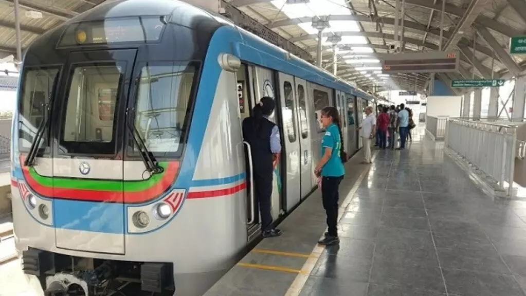 Hyderabad Metro Rail: తెలంగాణ కేబినెట్ మెట్రో స్వాధీనానికి ఆమోదం: మార్చిలోగా ప్రభుత్వ ఆధీనంలోకి Hyderabad Metro Rail: తెలంగాణ కేబినెట్ మెట్రో స్వాధీనానికి ఆమోదం: మార్చిలోగా ప్రభుత్వ ఆధీనంలోకి