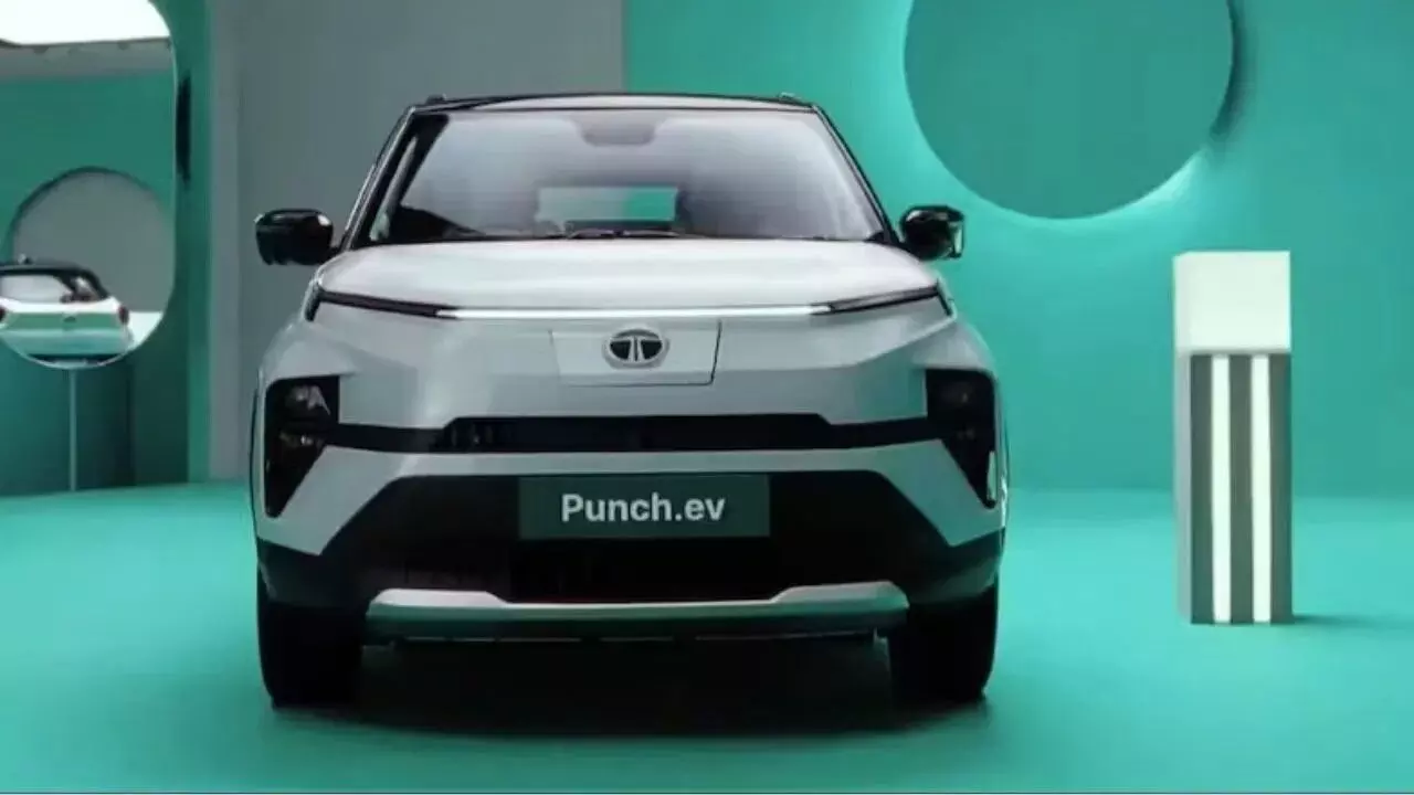 Tata Punch EV : కేవలం 26 నిమిషాల్లో ఛార్జింగ్..కొత్త పంచ్ ఈవీ టాప్ మోడల్ ఈఎంఐ ఎంతో తెలుసా ? Tata Punch EV : కేవలం 26 నిమిషాల్లో ఛార్జింగ్..కొత్త పంచ్ ఈవీ టాప్ మోడల్ ఈఎంఐ ఎంతో తెలుసా ?